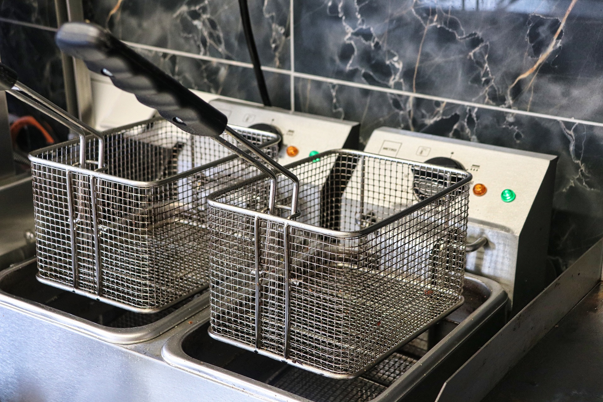Comment maximiser l'espace de votre cuisine en rangeant votre friteuse de manière efficace ?